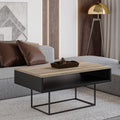 Couchtisch Enna im modernen Wohnzimmer mit Metallgestell und Holzplatte
